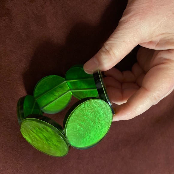 Art Deco Lucite Lime Green Bracelet - Picture 7 of 7